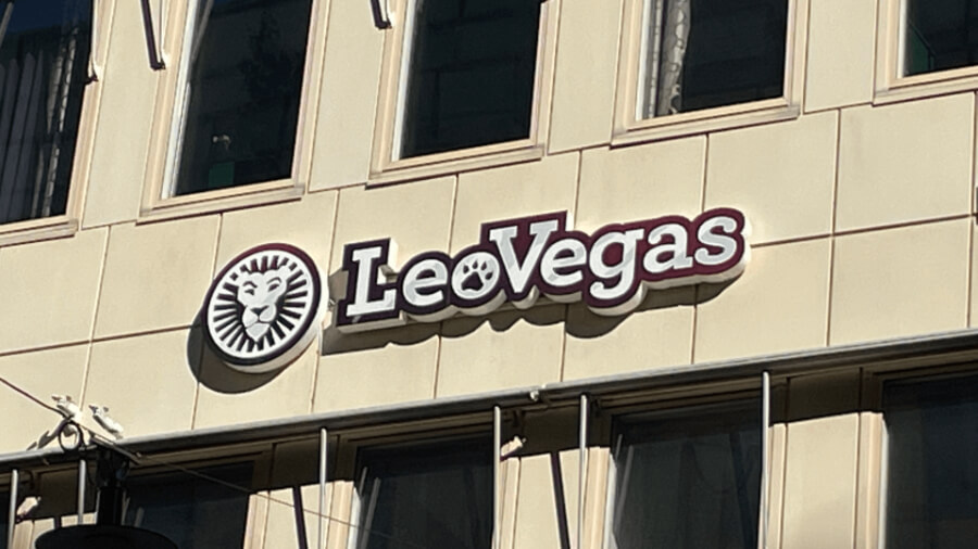LeoVegas, 99,5 milioni di euro di ricavi nel quarto trimestre del 2022. Venduta la quota di partecipazione in BeyondPlay